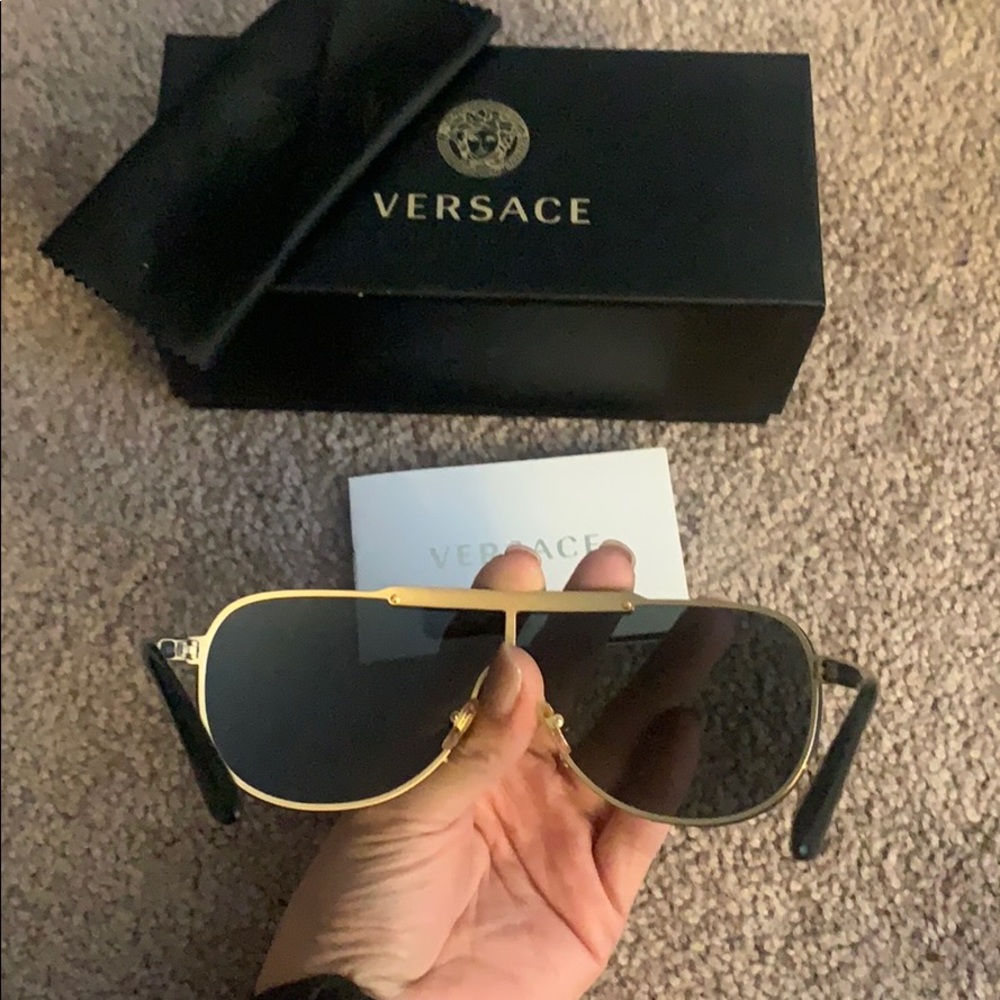 Brand new Versace sunglasses - Picture 4 of 5